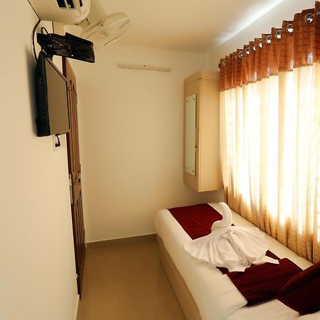 Hotel Swarna Residency Kochi ภายนอก รูปภาพ