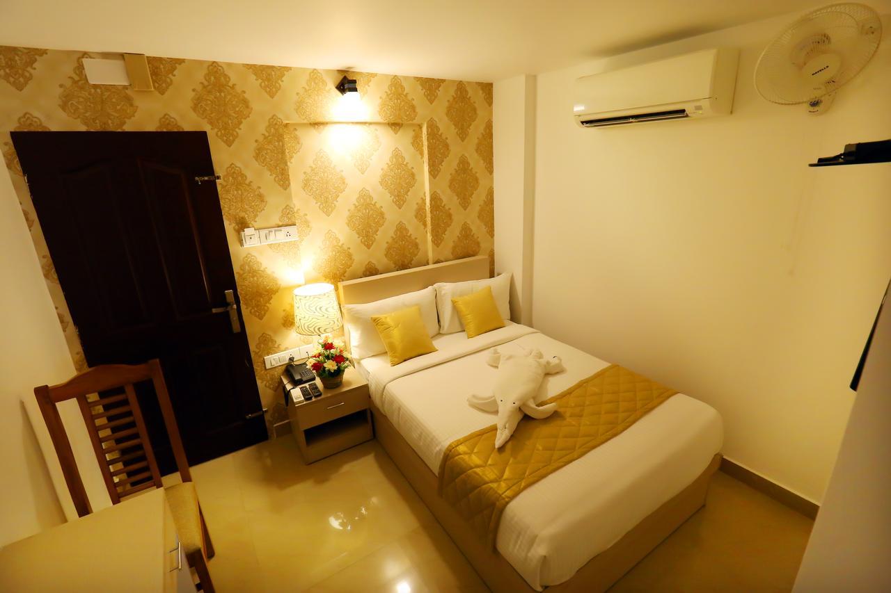 Hotel Swarna Residency Kochi ภายนอก รูปภาพ