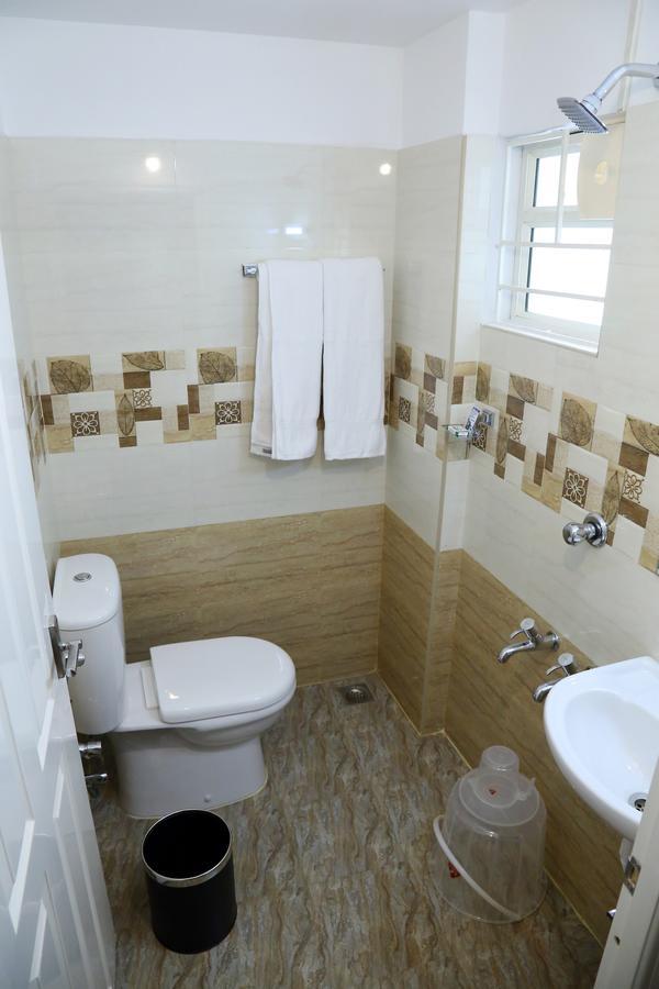 Hotel Swarna Residency Kochi ภายนอก รูปภาพ