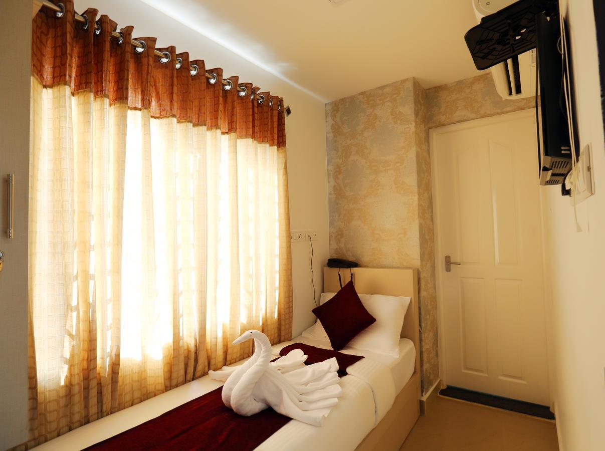 Hotel Swarna Residency Kochi ภายนอก รูปภาพ