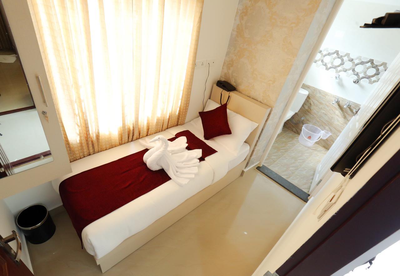 Hotel Swarna Residency Kochi ภายนอก รูปภาพ