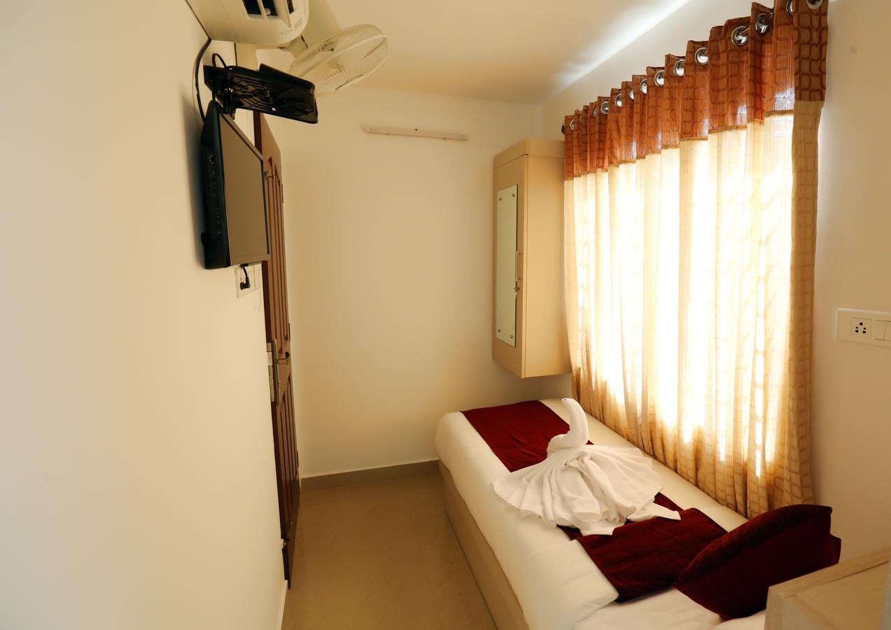 Hotel Swarna Residency Kochi ภายนอก รูปภาพ