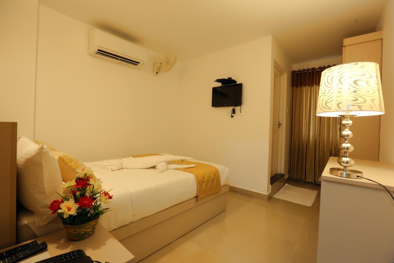 Hotel Swarna Residency Kochi ภายนอก รูปภาพ