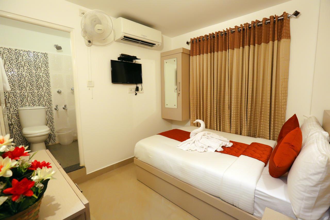 Hotel Swarna Residency Kochi ภายนอก รูปภาพ