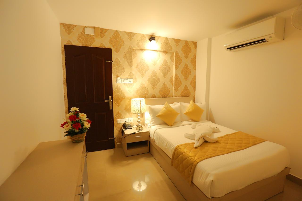 Hotel Swarna Residency Kochi ภายนอก รูปภาพ